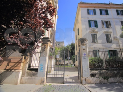 2 locali in vendita a Roma - Zona: Testaccio