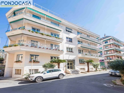 Appartamento in Affitto a Genova, zona Albaro, 950€, 110 m², arredato