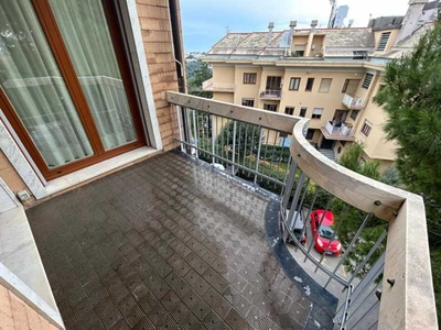 Appartamento in Affitto ad Genova - 2100 Euro