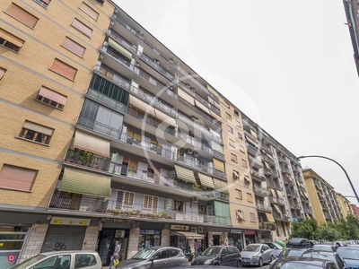 Appartamento in Affitto in Via Flavio Stilicone 25 a Roma