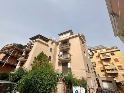 Appartamento in Affitto in Via Giovanni Alfredo Cesareo 43 a Roma