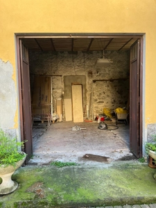 Box / Garage in vendita a Fornovo di Taro