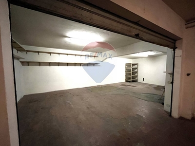 Box in Vendita a Ancona, zona Semicentro, 35'000€, 54 m²