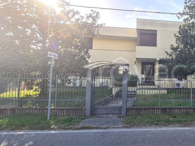 Capannone Industriale in vendita a Saronno via Giovanni Morandi