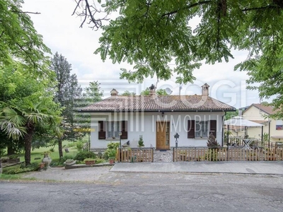 CASA INDIPENDENTE CON AMPIO GIARDINO