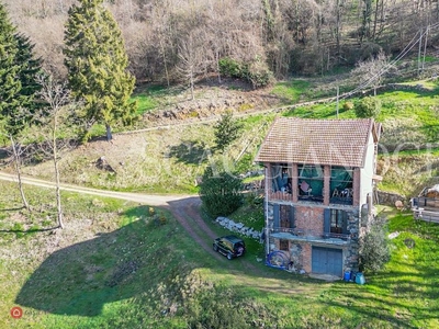 Casa indipendente in Vendita in Via Borgata Buccio 5 /t a Valdilana