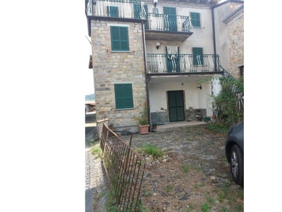 Casa indipendente in vendita a Romagnese, Frazione Ossio, Località Ossio 20