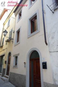 Edificio-Stabile-Palazzo in Vendita ad Bibbiena - 95000 Euro