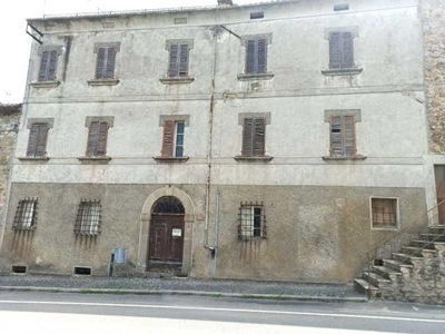 Edificio-Stabile-Palazzo in Vendita ad Ficulle - 140000 Euro