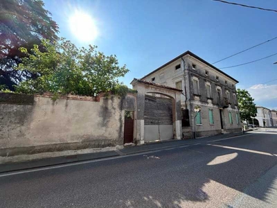 Edificio-Stabile-Palazzo in Vendita ad San Martino di Lupari - 1 Euro