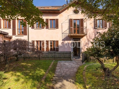 Villa in vendita Via Ippolito Volpi, Besano, Varese, Lombardia