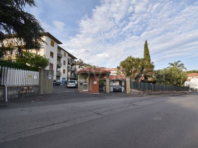 Magazzino in vendita ad Aci Castello via Acicastello, 93