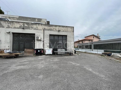 Magazzino in vendita ad Ancona via Achille Grandi, 36
