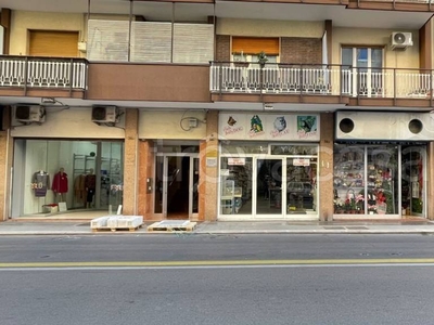 Negozio in vendita a Bari via francesco crispi , 66