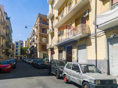 Negozio in vendita a Catania via Nicola Coviello, 14