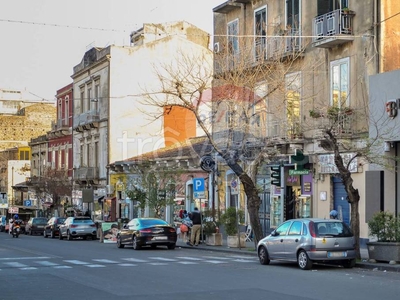 Negozio in vendita a Catania viale Mario Rapisardi, 231