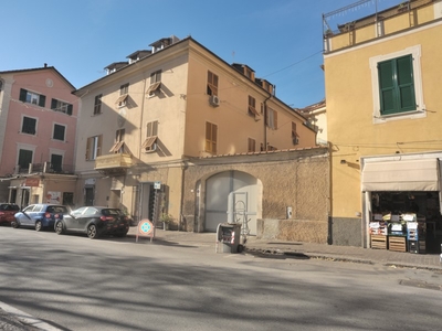 Negozio in Vendita a Genova, zona Pontedecimo, 85'000€, 80 m²