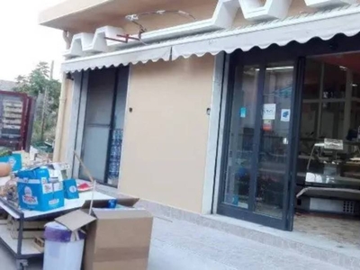 Negozio in vendita a Messina fiumara