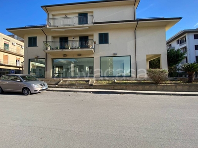 Negozio in vendita a Sant'Agata di Militello via Giacomo Puccini