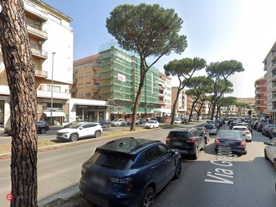 Negozio/Locale commerciale in Affitto in Via Gregorio VII a Roma