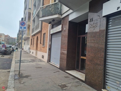 Negozio/Locale commerciale in Affitto in Via Luigi Capriolo 35 a Torino