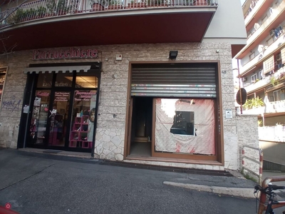 Negozio/Locale commerciale in Affitto in Via Tommaso da Celano a Roma