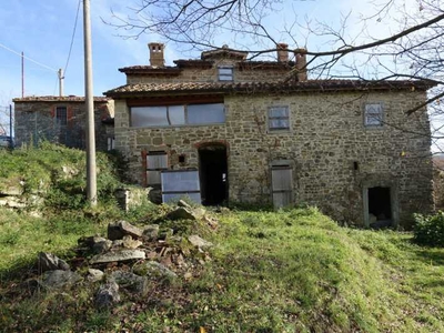 Rustico-Casale-Corte in Vendita ad Bibbiena - 300000 Euro
