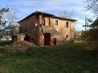 Rustico-Casale-Corte in Vendita ad Castiglione del Lago - 200000 Euro
