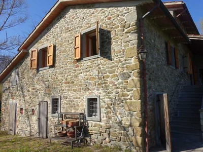 Rustico-Casale-Corte in Vendita ad Pratovecchio Stia - 425000 Euro