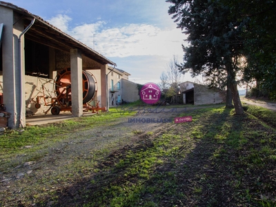 Rustico / Casale in vendita a Agazzano - Zona: Cantone