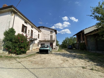 Rustico / Casale in vendita a Carpaneto Piacentino - Zona: Magnano Montanaro