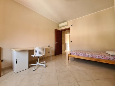 Stanza in Affitto a Catanzaro, zona Fortuna, 200€, 125 m², arredato
