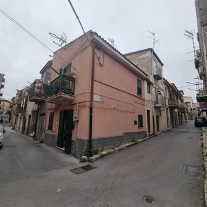 Casa singola in zona Via Don Bosco,via Gabara,zona Calvario a San Cataldo