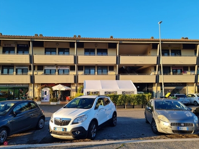 Ufficio in Affitto in Via Umberto Giordano 95 a Roma