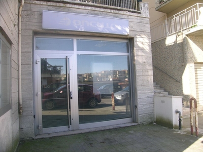 Ufficio in Vendita a Ancona, zona CENTRO, 95'000€, 120 m²