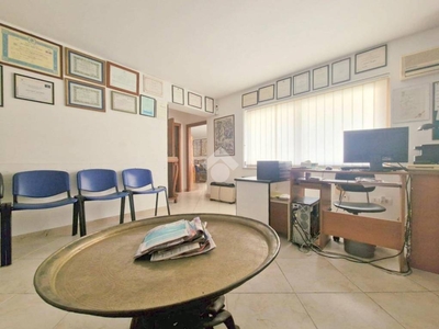 Ufficio in vendita a Palermo via serradifalco, 78