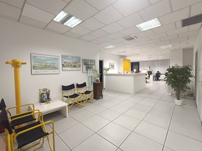 Ufficio in vendita a Saronno piazza Alcide De Gasperi