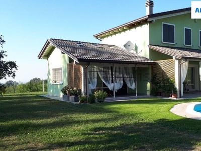 Villa a Schiera in vendita a Fornovo di Taro