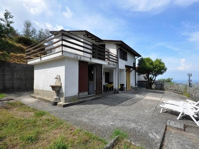 Villa a schiera in vendita a Montignoso