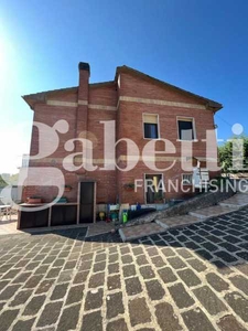 Villa Bifamiliare in Vendita ad Paliano - 165000 Euro