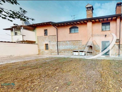 Villa in vendita a Castel San Giovanni