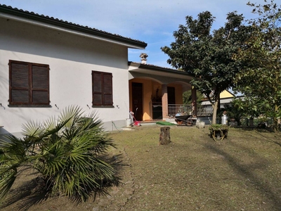Villa in vendita a Castell'Arquato - Zona: Bacedasco Alto