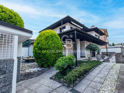 Villa in vendita a Legnano - Zona: Piscina