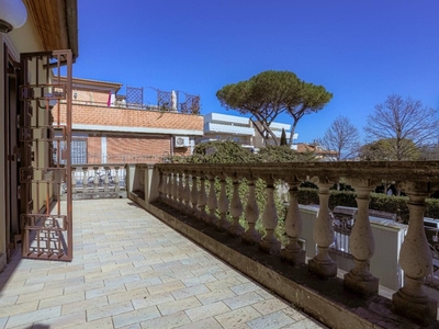 Villa in Vendita a Roma, zona Quarto Miglio, 1'350'000€, 650 m²