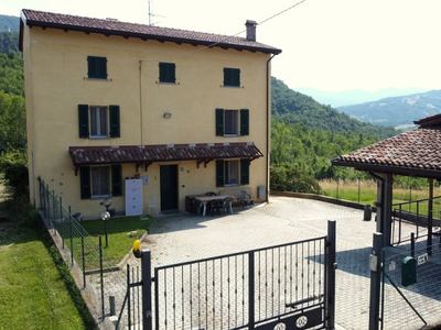 Villa in vendita a Vernasca - Zona: Castelletto