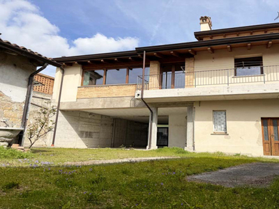 Villa in vendita a Vernasca - Zona: Vernasca - Centro