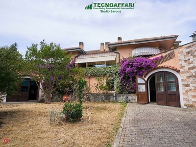 Villa in Vendita in terrenin a Celle Ligure