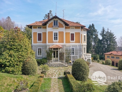 Esclusiva villa di 1000 mq in vendita Via Benvenuto Cellini, Varese, Lombardia