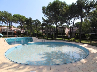 Casa a Lignano Pineta con terrazza, giardino e piscina