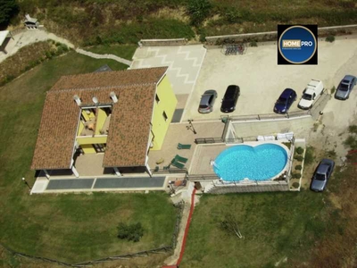 Villa QuadriFamiliare in Vendita a Orte - 360000 Euro